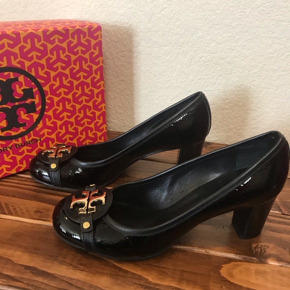 tory burch black pumps